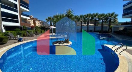 Простора квартира 2 + 1 в районі Оба