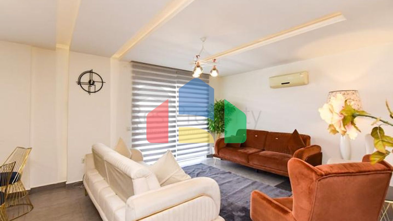 Простора квартира 2 + 1 в районі Оба