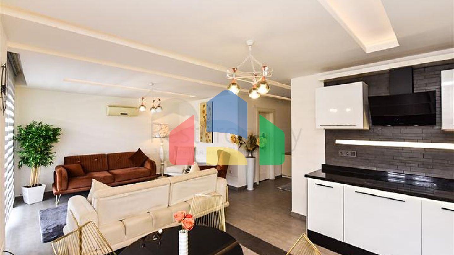 Простора квартира 2 + 1 в районі Оба