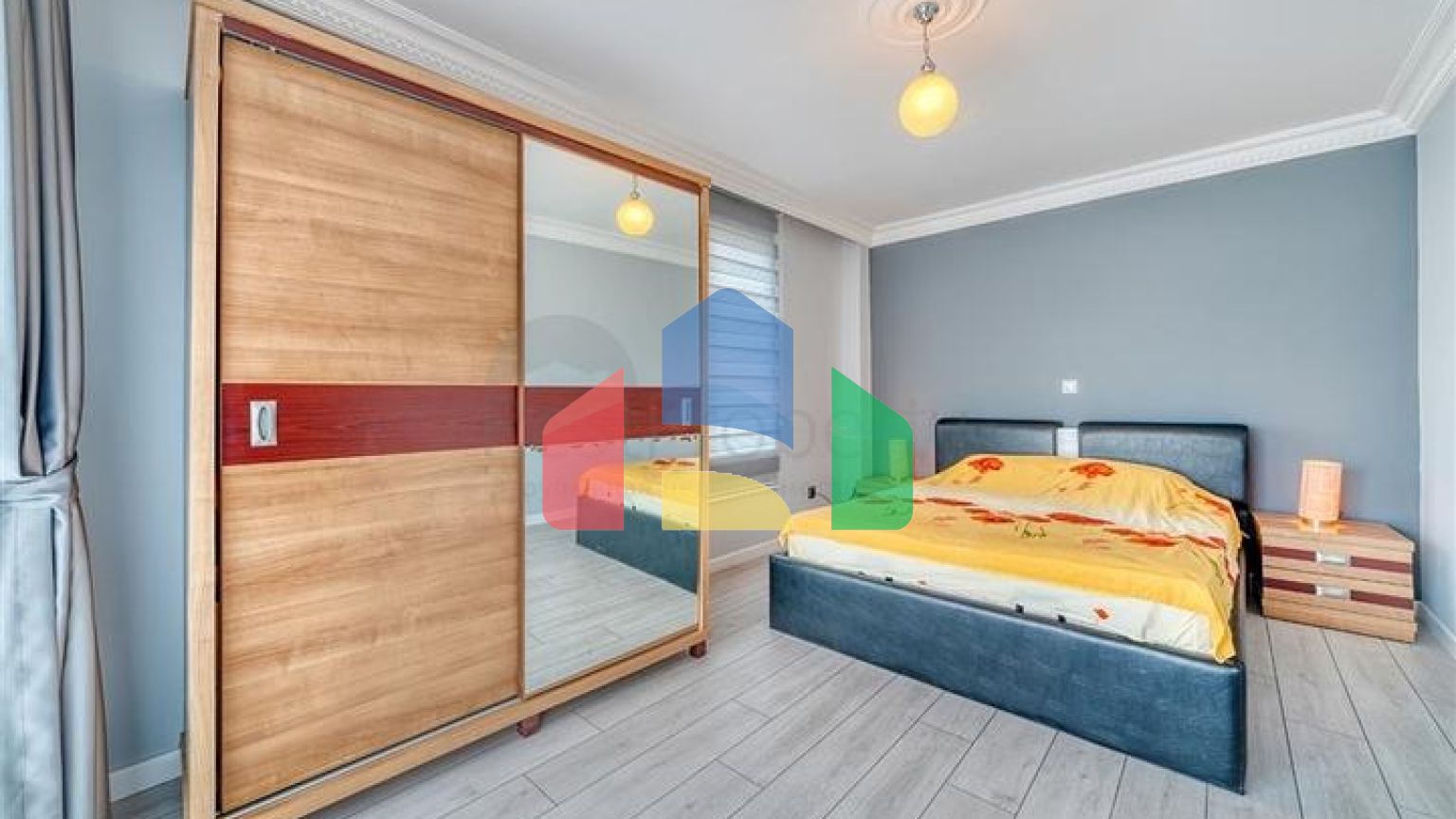 Простора квартира 4 + 1 з меблями і технікою в престижному районі Об