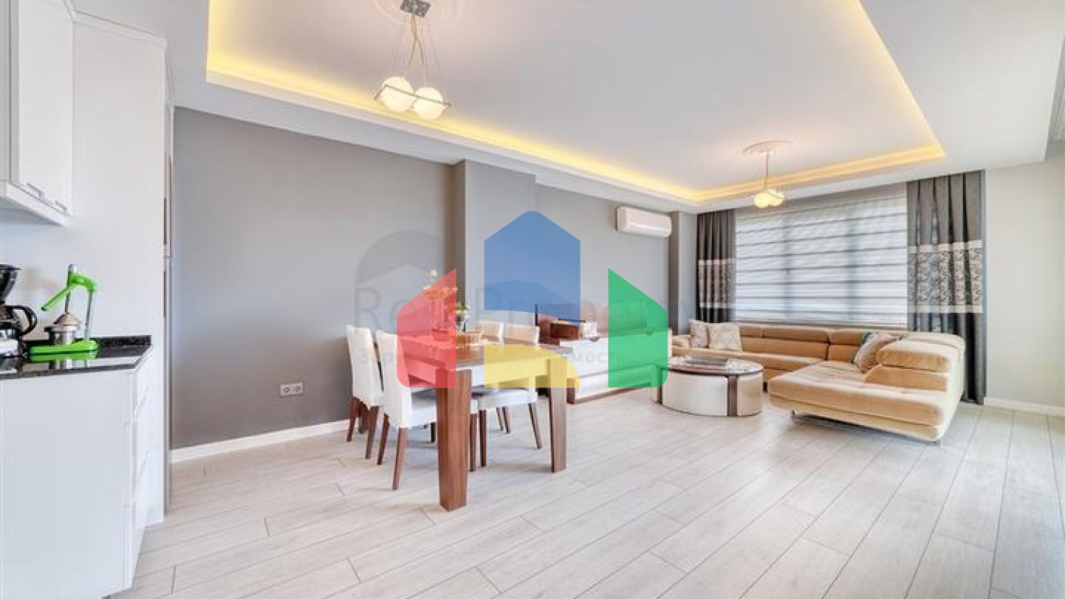 Простора квартира 4 + 1 з меблями і технікою в престижному районі Об