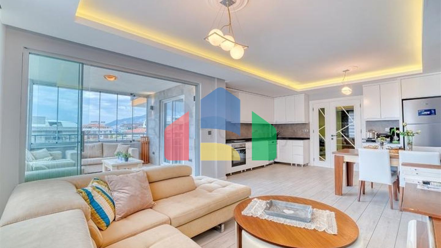 Простора квартира 4 + 1 з меблями і технікою в престижному районі Об