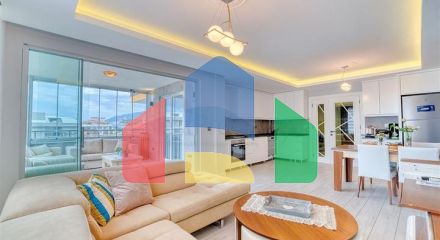 Простора квартира 4 + 1 з меблями і технікою в престижному районі Об Простора квартира 4 + 1 з меблями і технікою в престижному районі Об