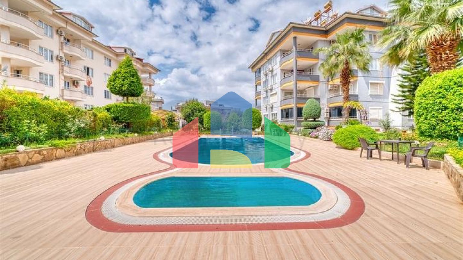 Простора квартира 4 + 1 з меблями і технікою в престижному районі Об