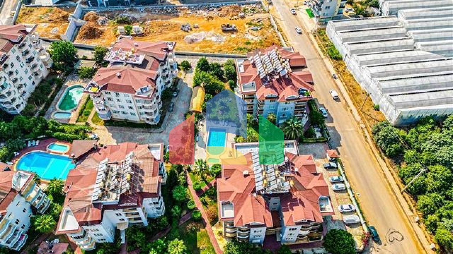 Простора квартира 4 + 1 з меблями і технікою в престижному районі Об