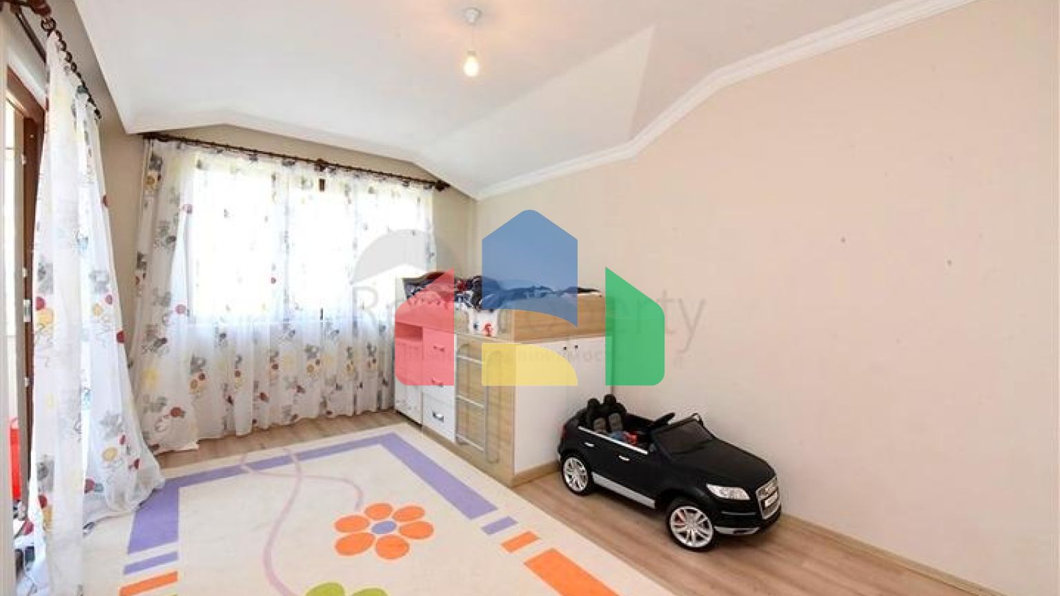 Пентхаус 4 + 1 з окремою кухнею в районі Оба