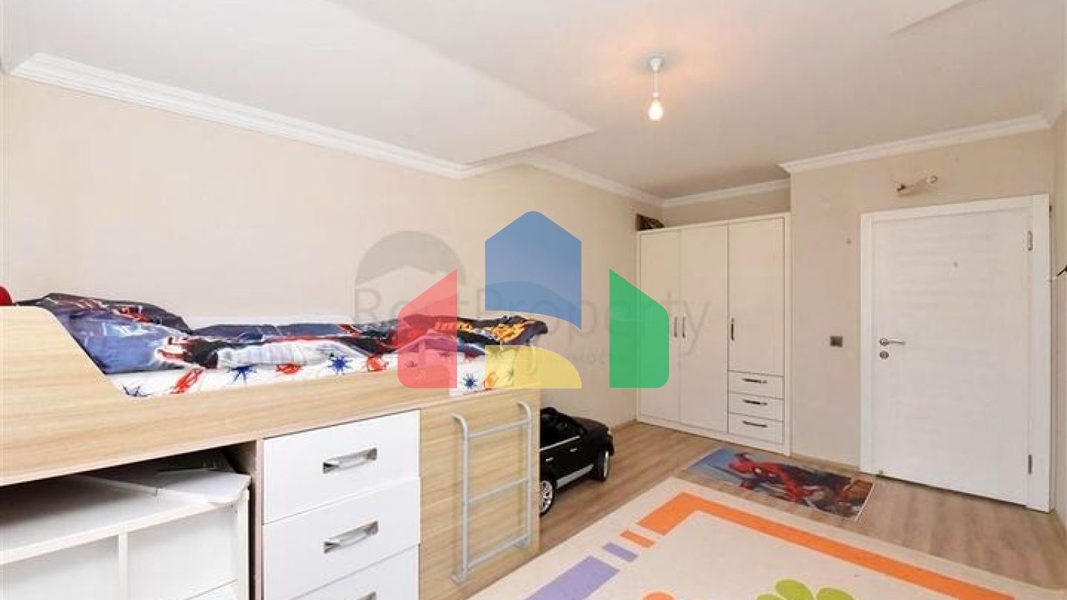 Пентхаус 4 + 1 з окремою кухнею в районі Оба