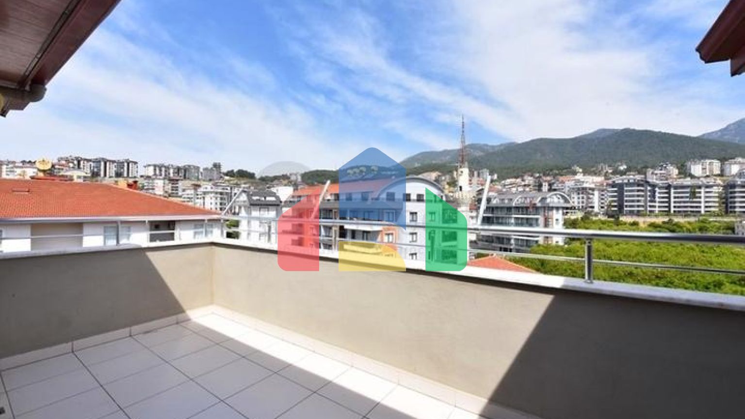 Пентхаус 4 + 1 з окремою кухнею в районі Оба