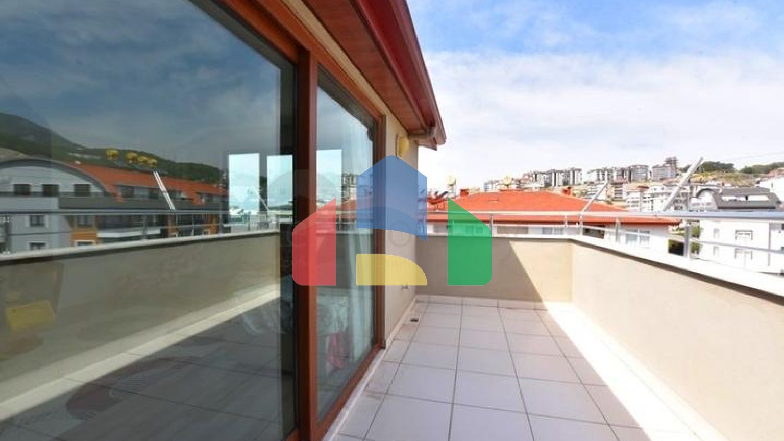 Пентхаус 4 + 1 з окремою кухнею в районі Оба