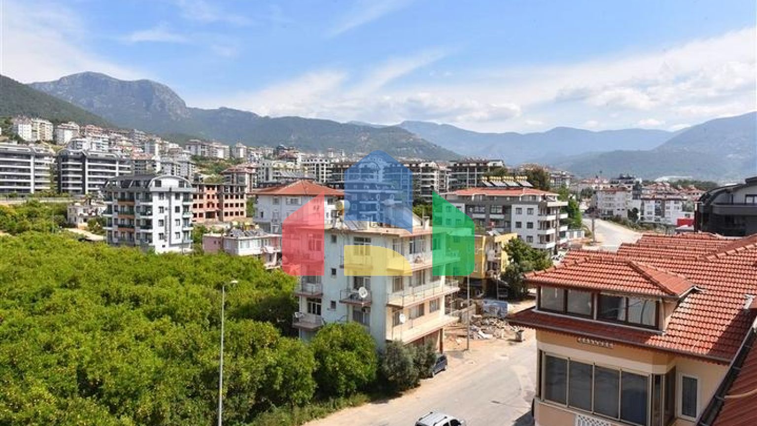 Пентхаус 4 + 1 з окремою кухнею в районі Оба