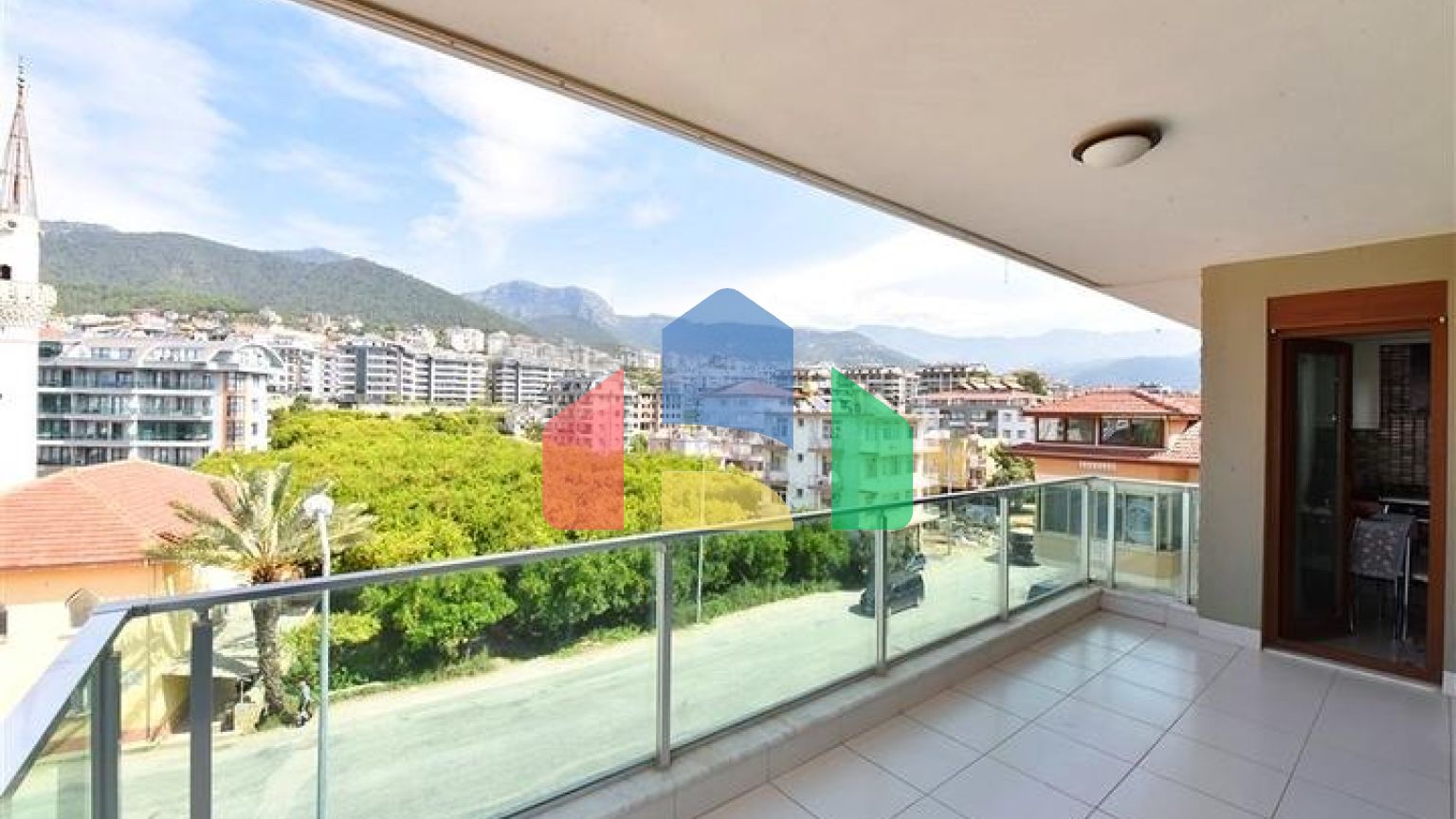 Пентхаус 4 + 1 з окремою кухнею в районі Оба