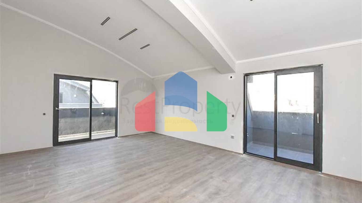 Большой пентхаус 4+1 в районе Оба