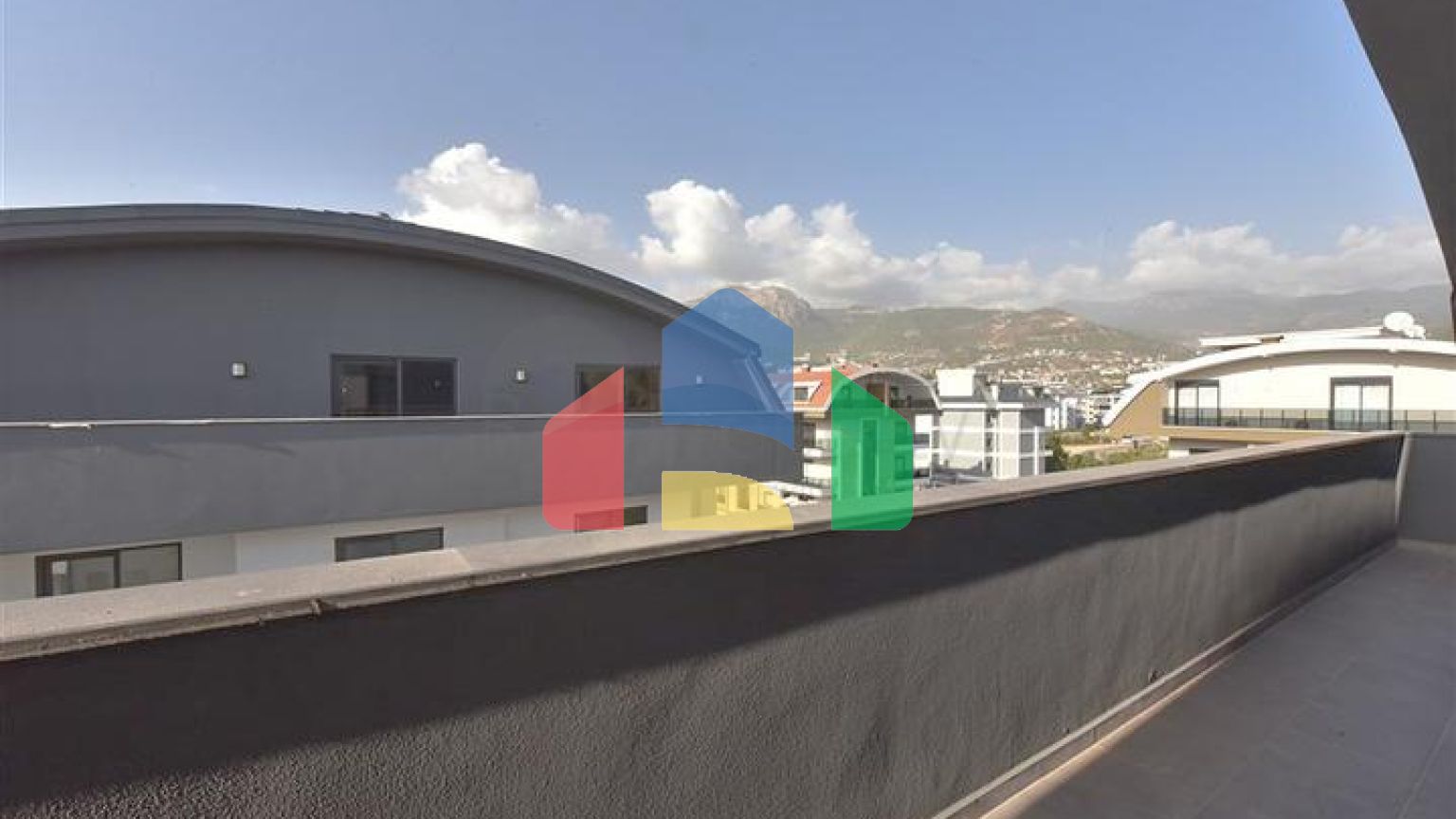 Большой пентхаус 4+1 в районе Оба