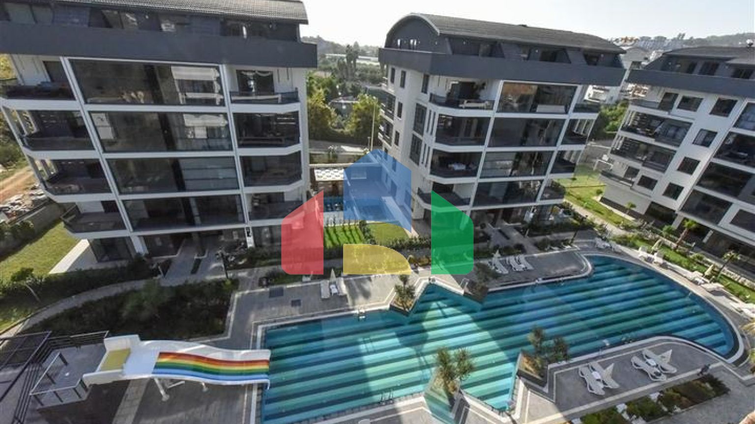 Большой пентхаус 4+1 в районе Оба