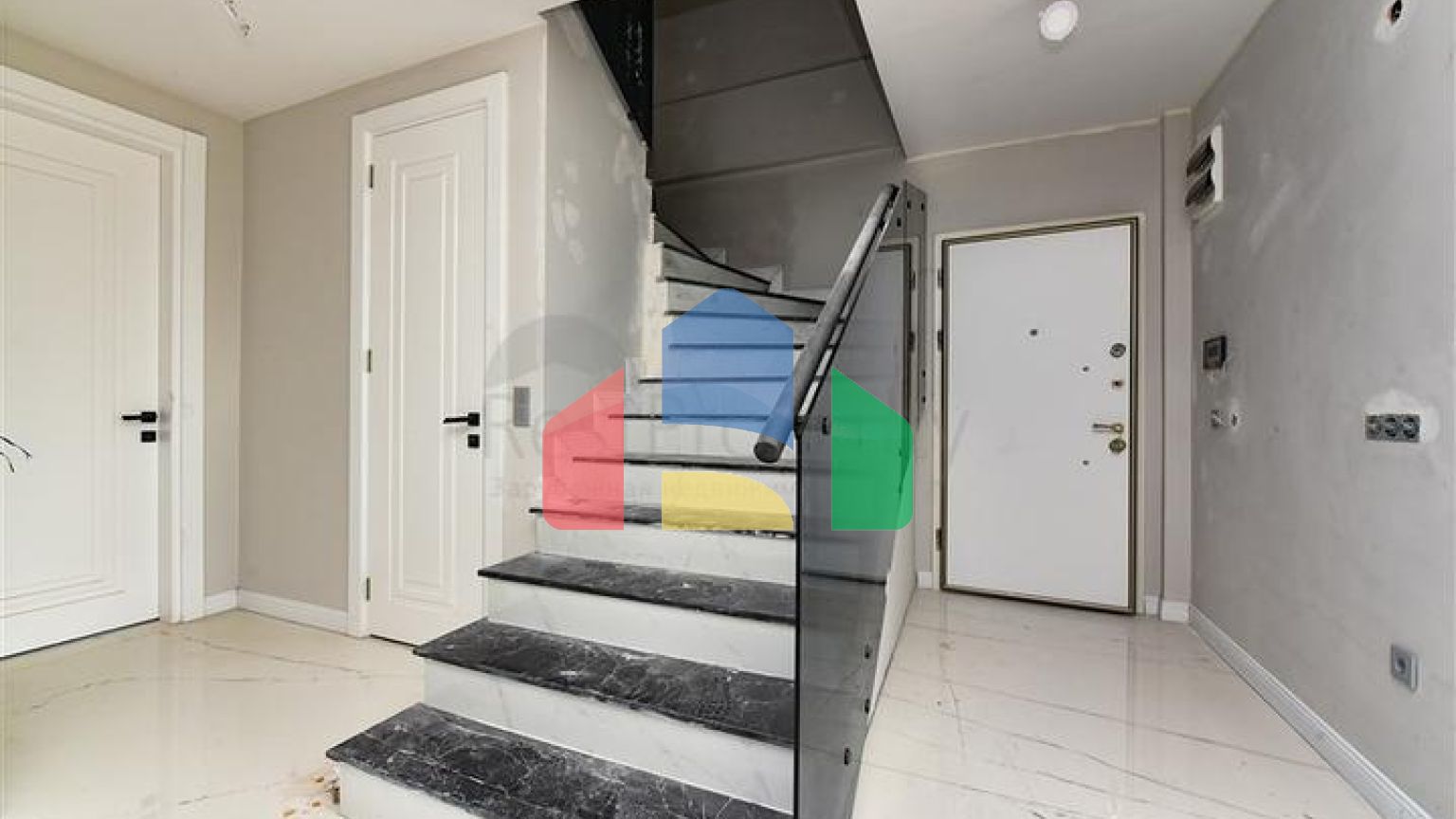 Большой пентхаус 4+1 в районе Оба