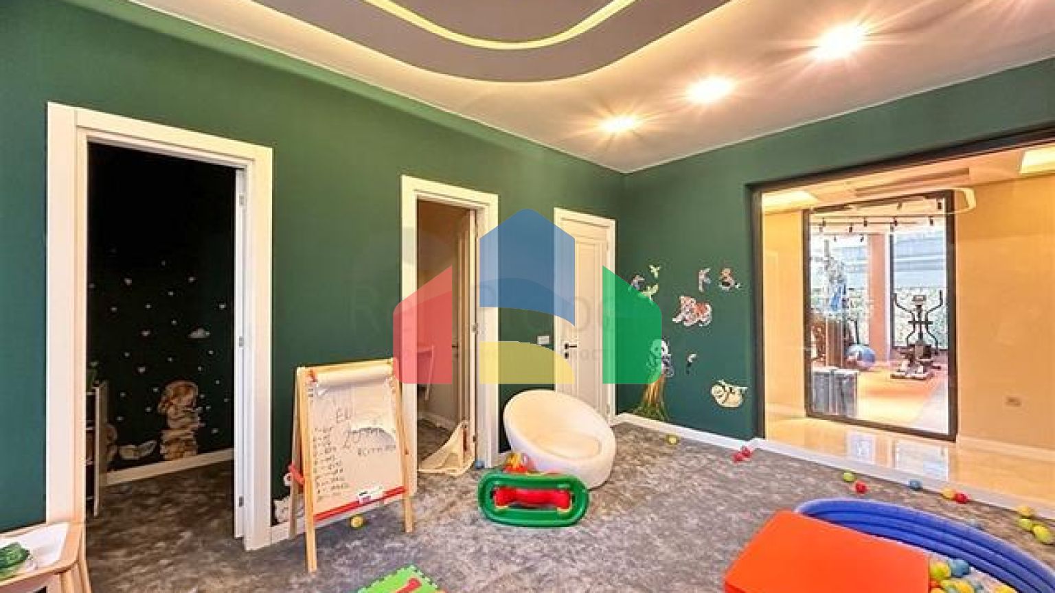 Большой пентхаус 4+1 в районе Оба