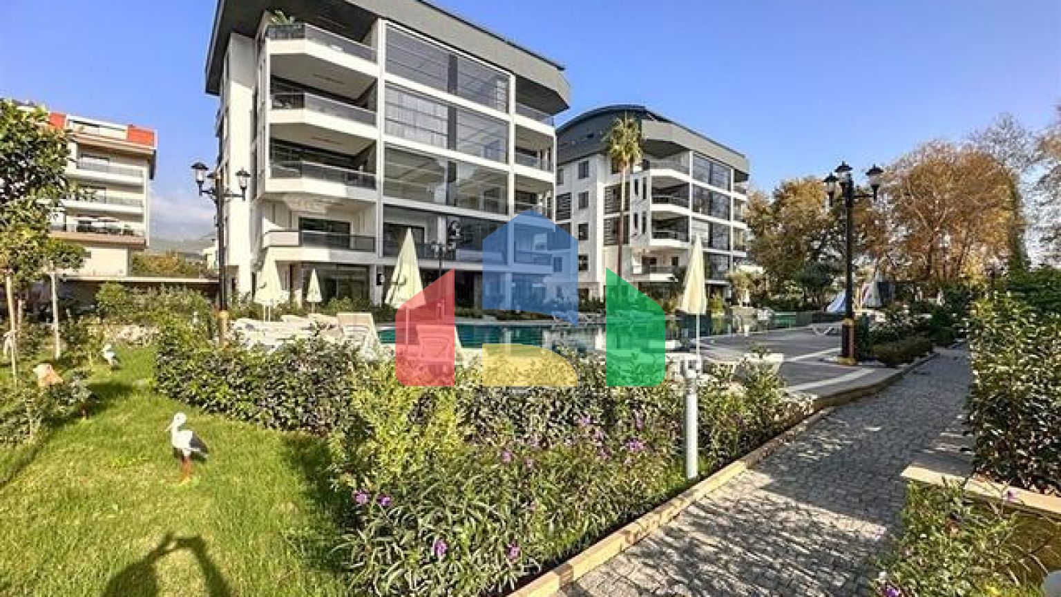 Большой пентхаус 4+1 в районе Оба