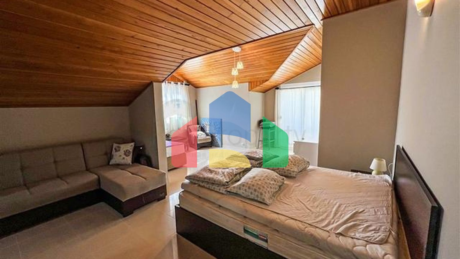 Пентхаус плануванням 3 + 1 в районі Оба