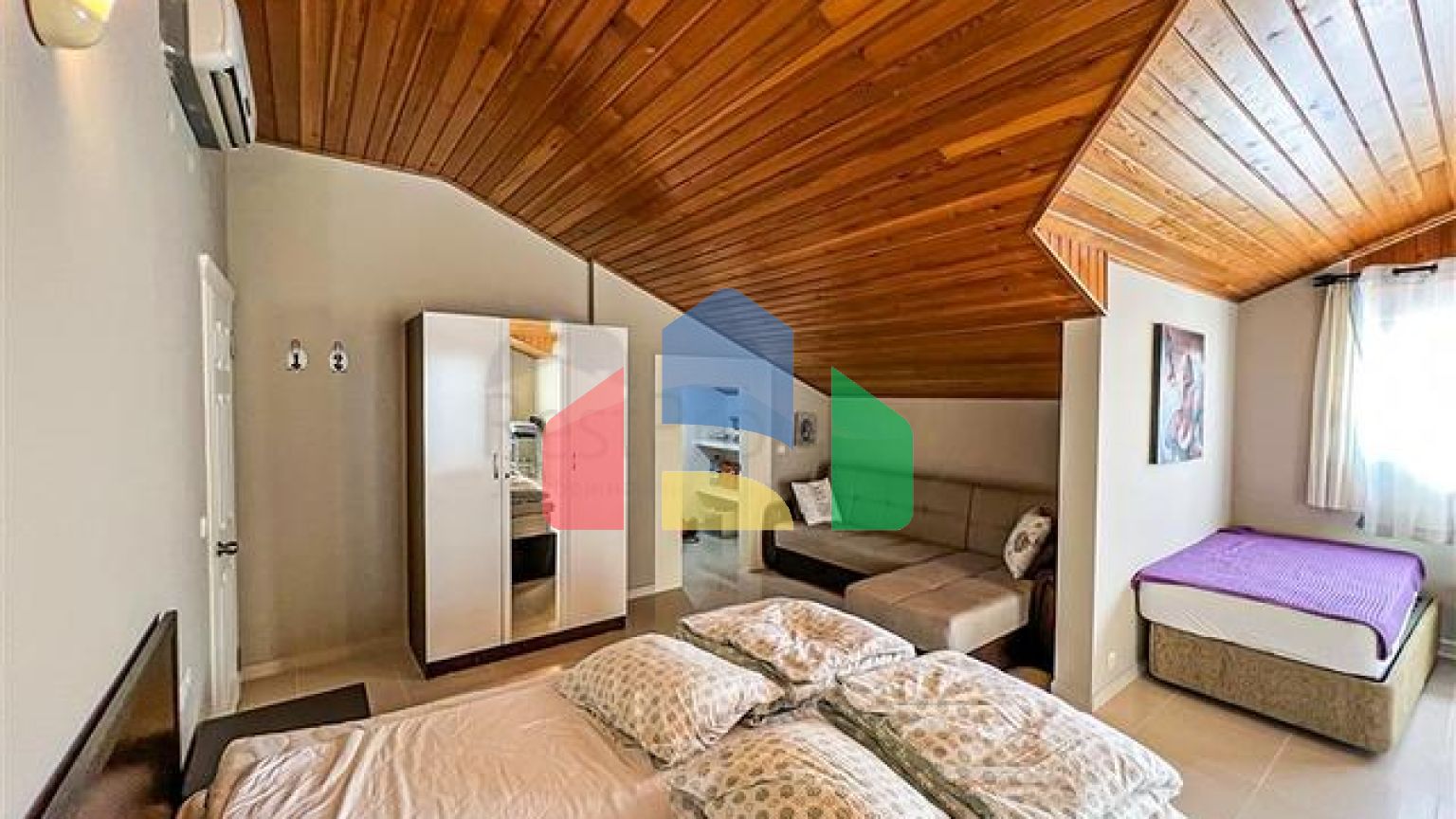 Пентхаус плануванням 3 + 1 в районі Оба