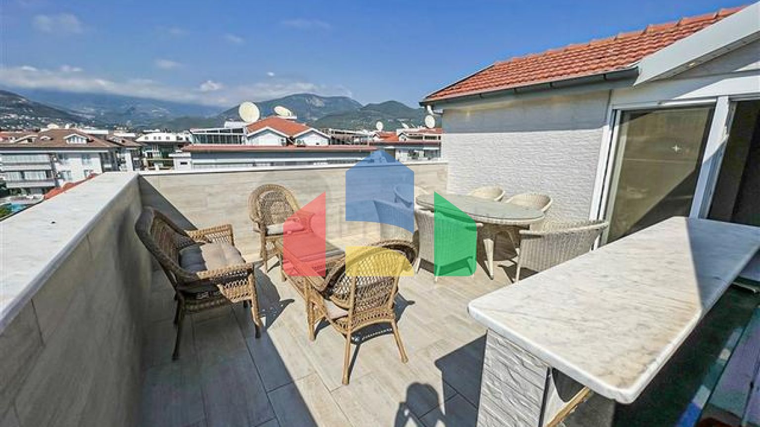 Пентхаус плануванням 3 + 1 в районі Оба