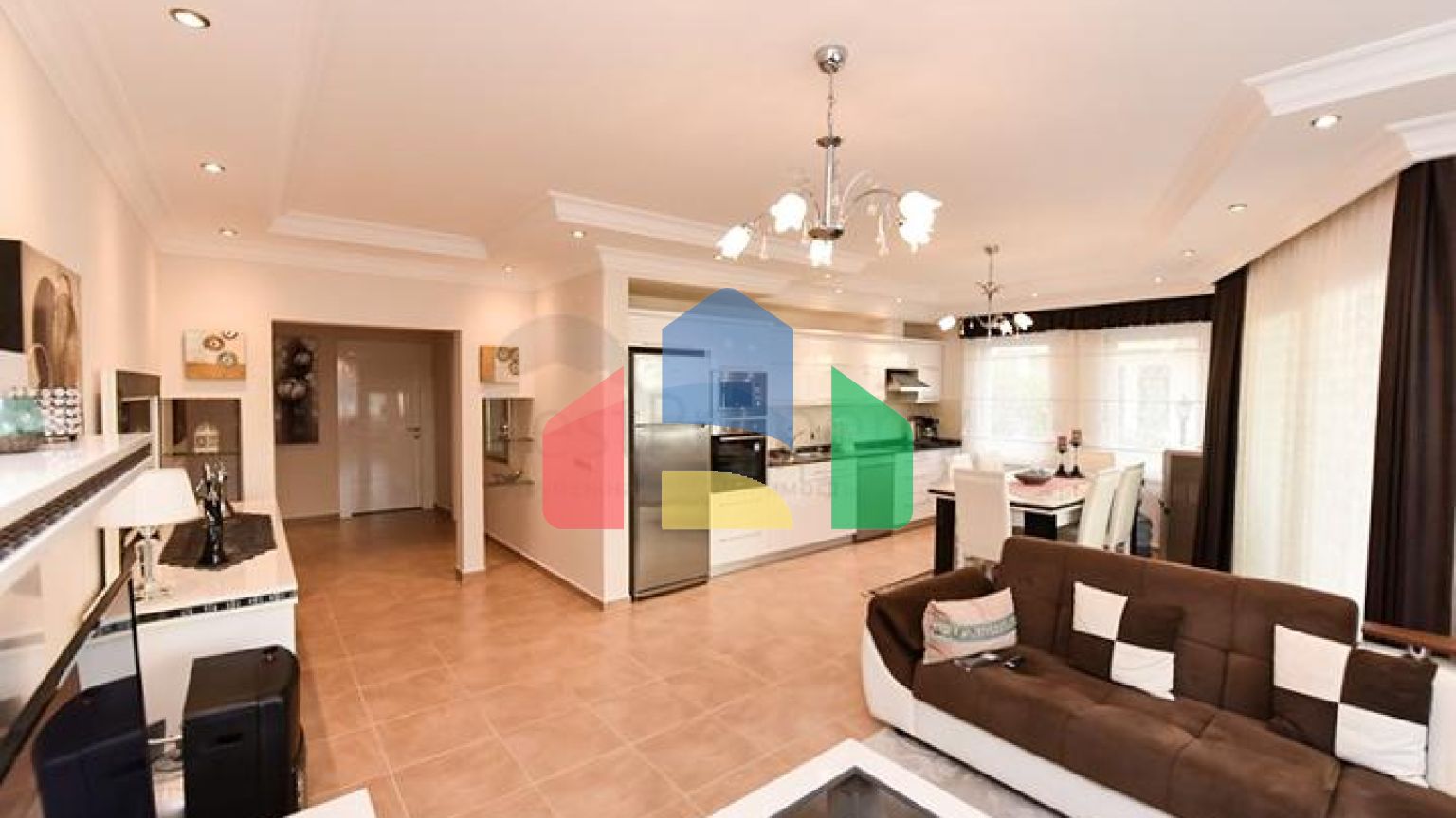 Простора квартира 2+1 всього в 150 м від моря в районі Оба