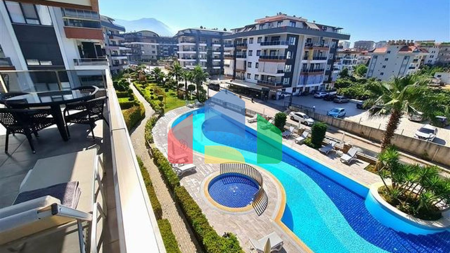 Современная меблированная квартира в жилом комплексе с богатой инфраструктурой в районе Оба