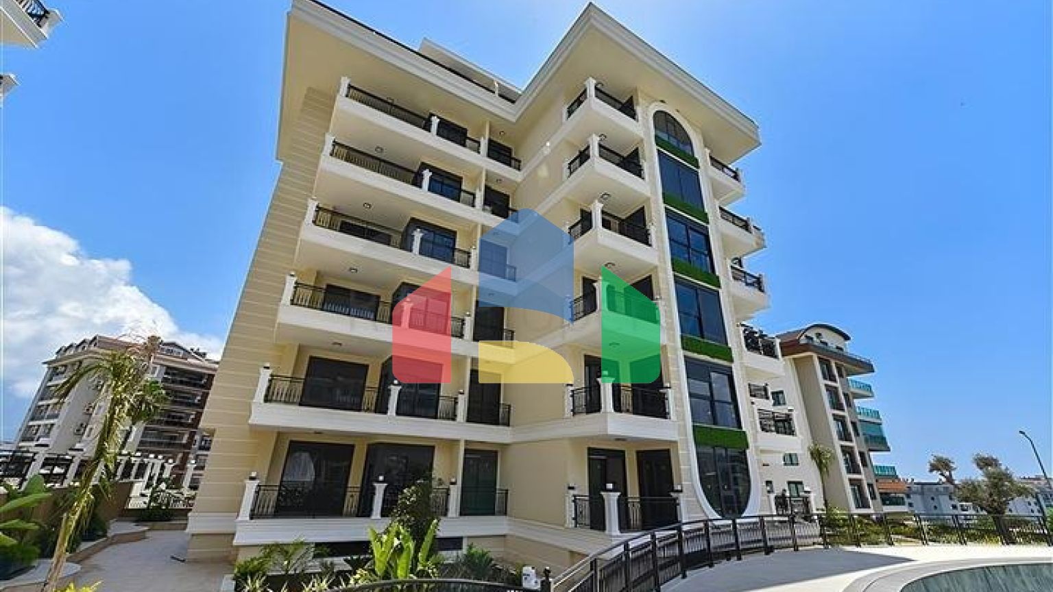 Просторная квартира 4+1 в отличной локации в Оба