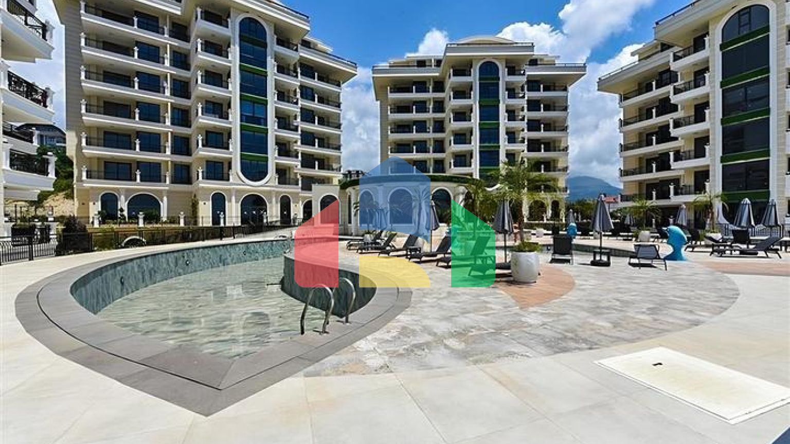 Просторная квартира 4+1 в отличной локации в Оба