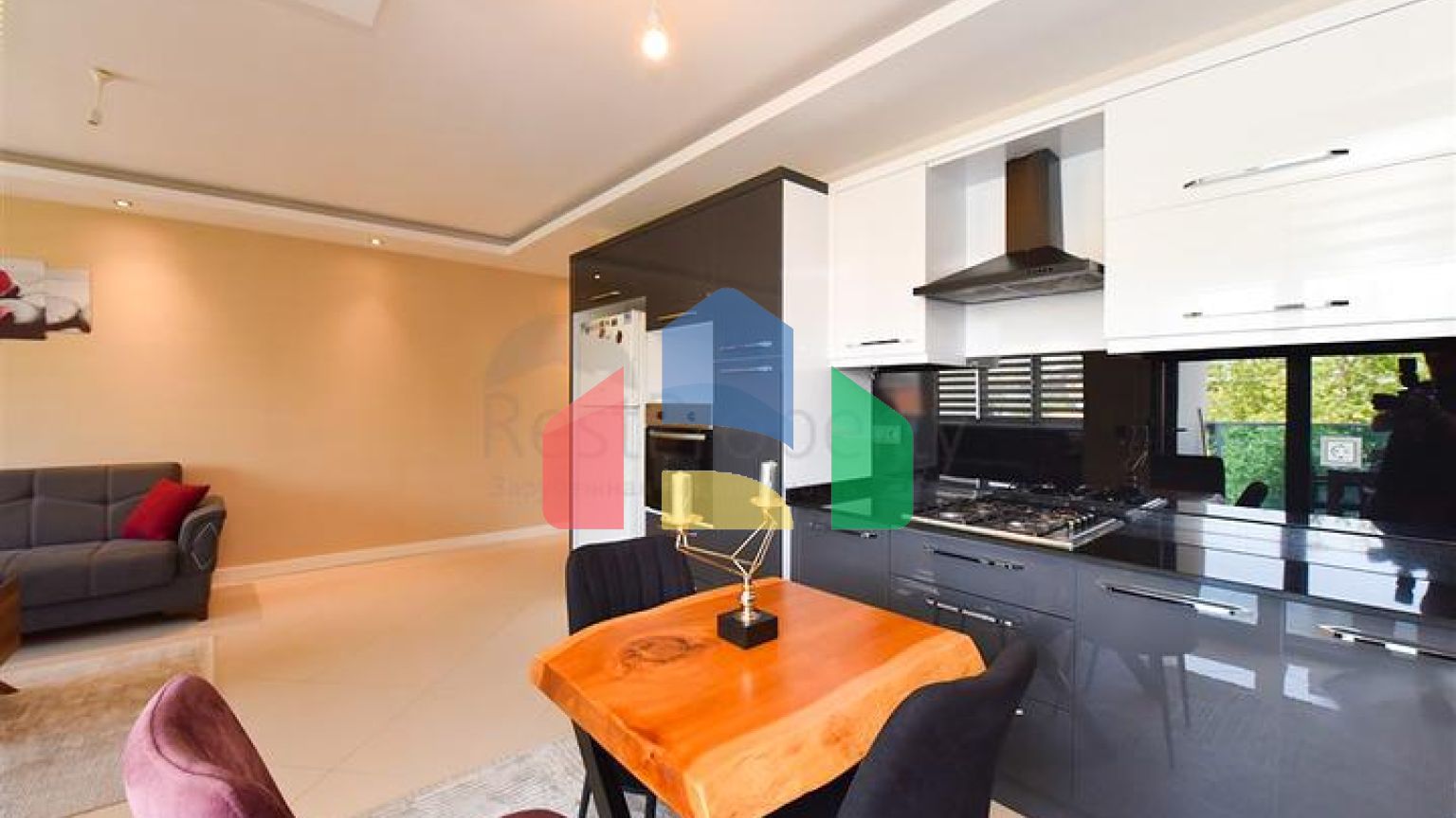 Квартира 2 + 1 в самому центрі району Оба