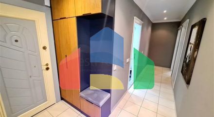 Простора світла трикімнатна квартира з двома балконами Простора світла трикімнатна квартира з двома балконами