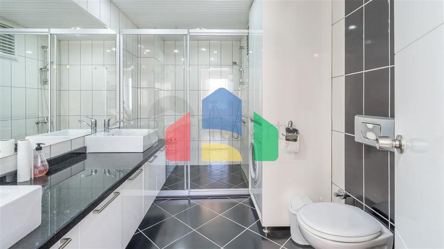 Меблированная квартира в 50 метрах от пляжа в самом центре Оба