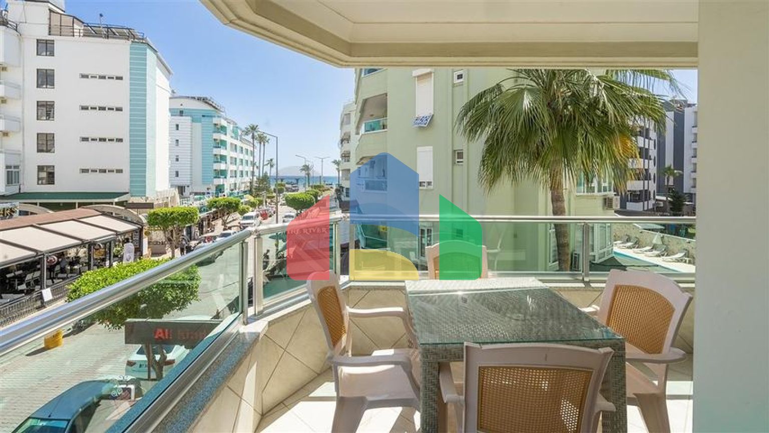 Меблированная квартира в 50 метрах от пляжа в самом центре Оба