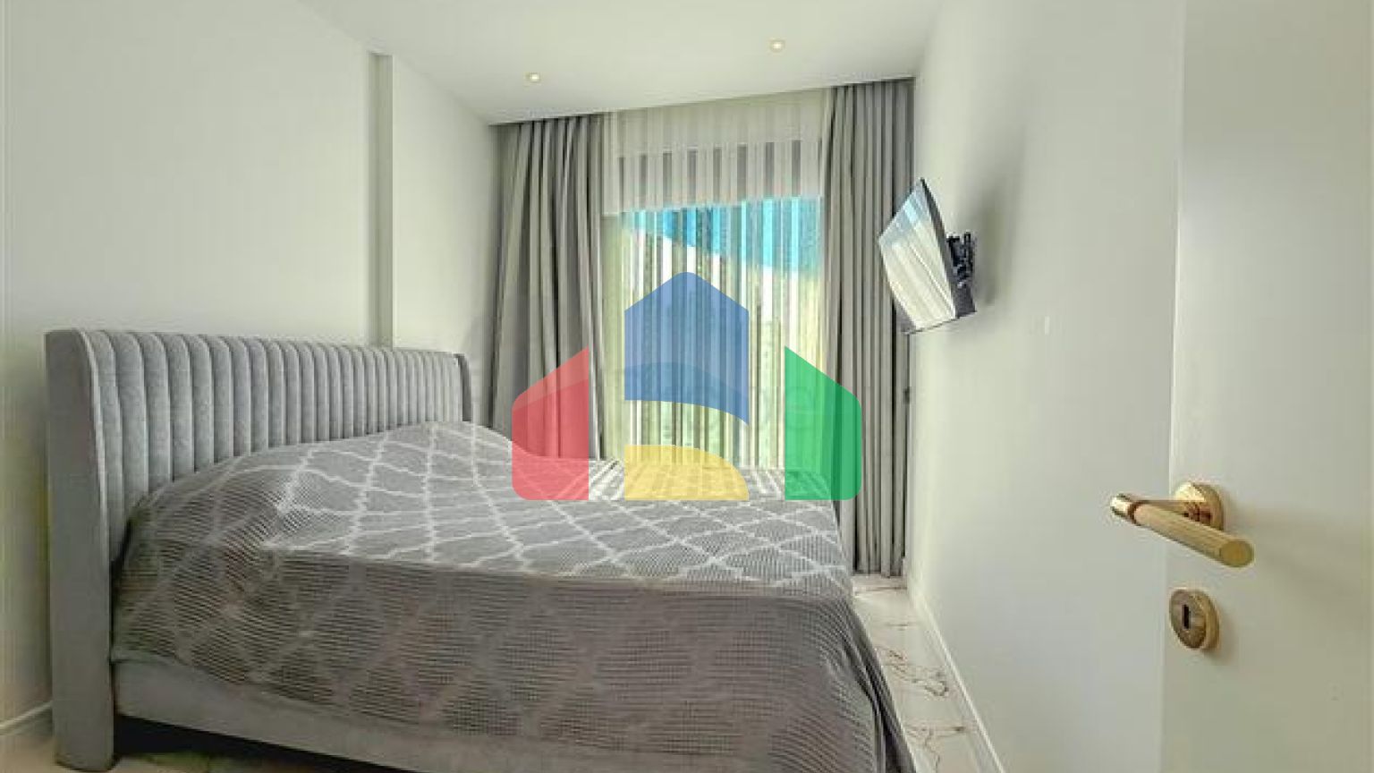 Современная квартира 1+1  в районе Оба