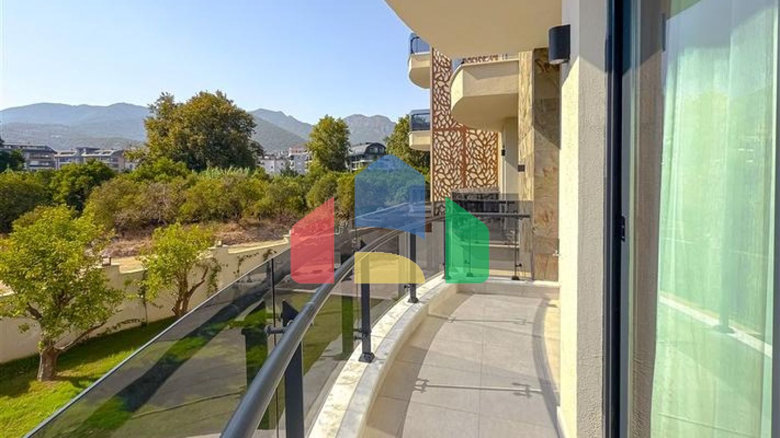 Современная квартира 1+1  в районе Оба