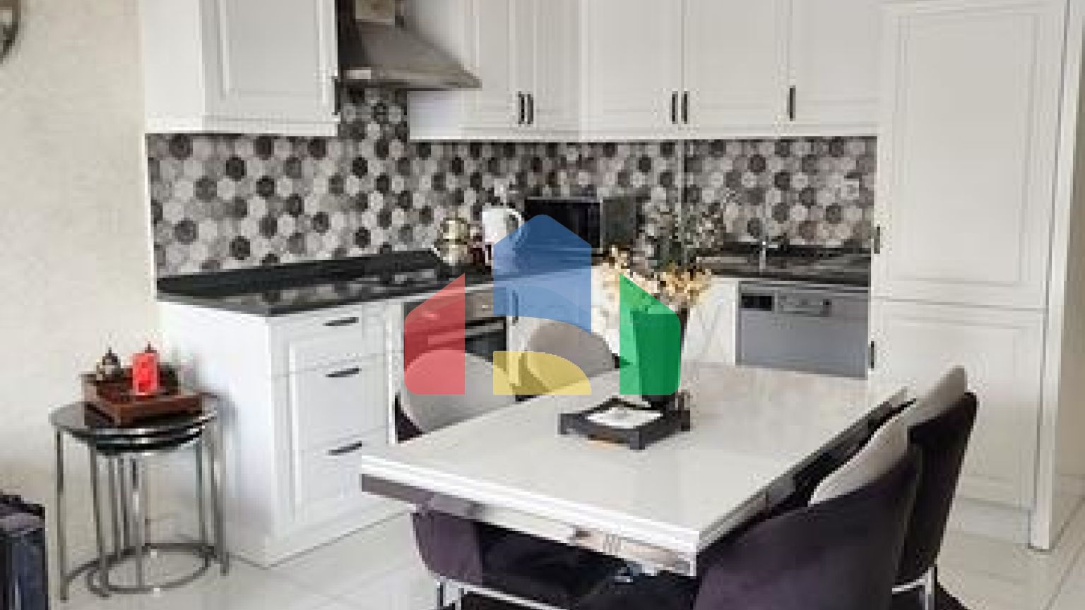 Простора квартира 2 + 1 в районі Оба