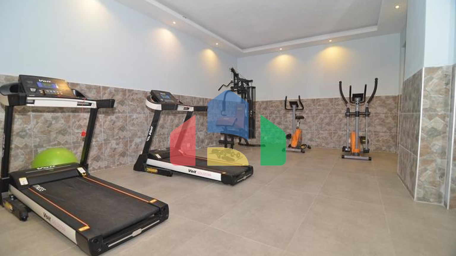 Простора квартира 2 + 1 в районі Оба