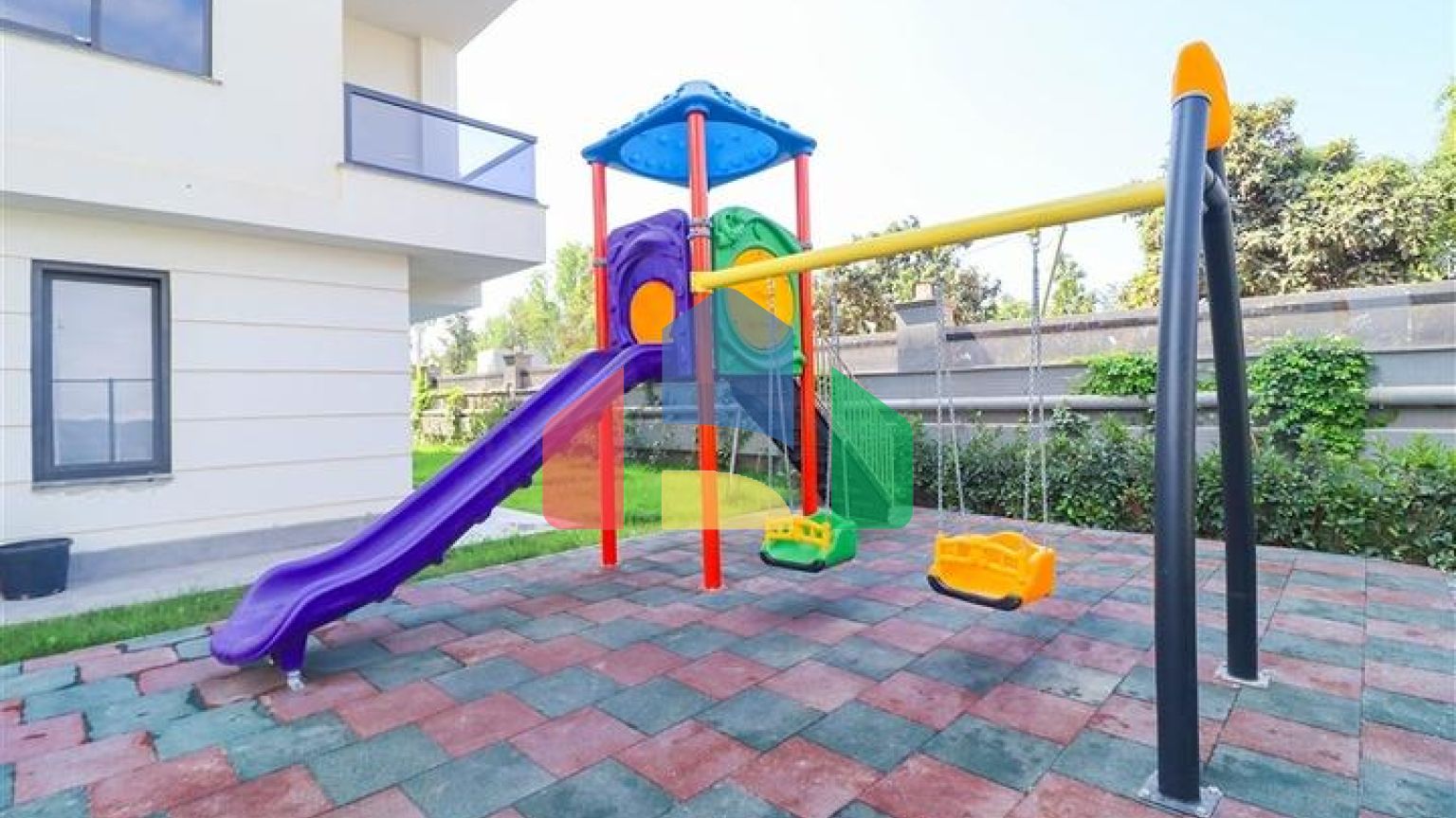 Трикімнатний пентхаус з дизайнерським ремонтом