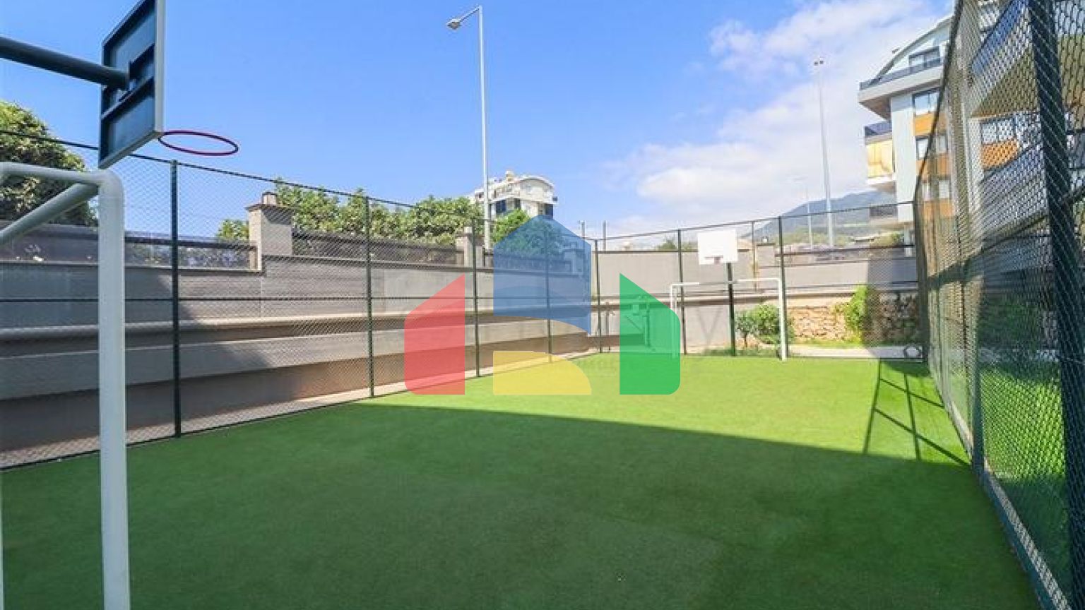 Трикімнатний пентхаус з дизайнерським ремонтом