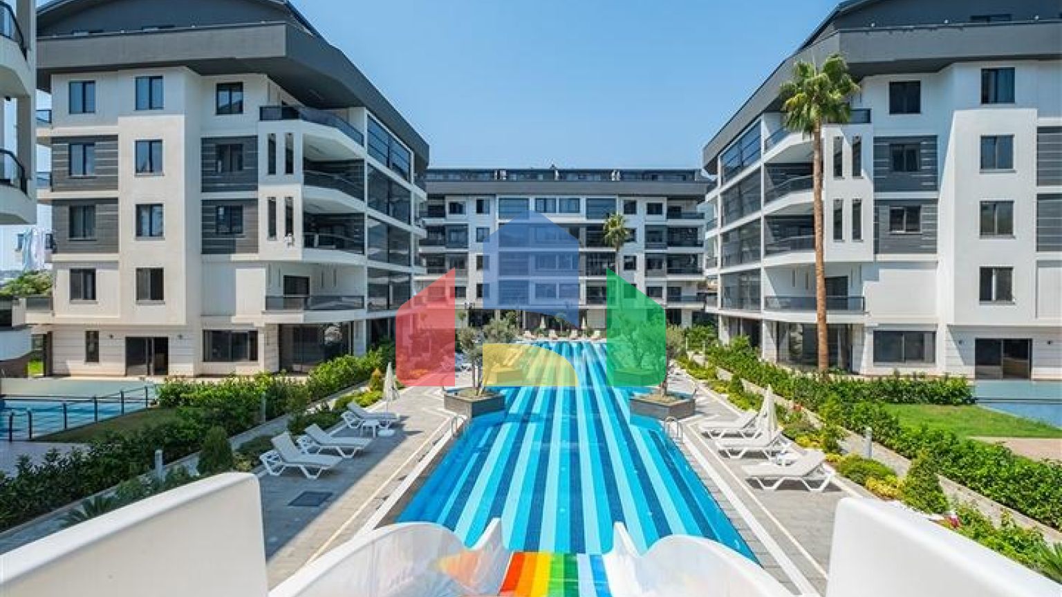 Трикімнатний пентхаус з дизайнерським ремонтом