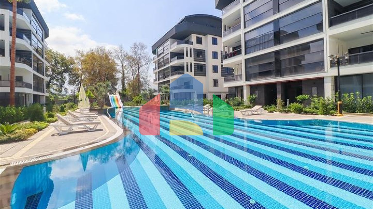 Трикімнатний пентхаус з дизайнерським ремонтом