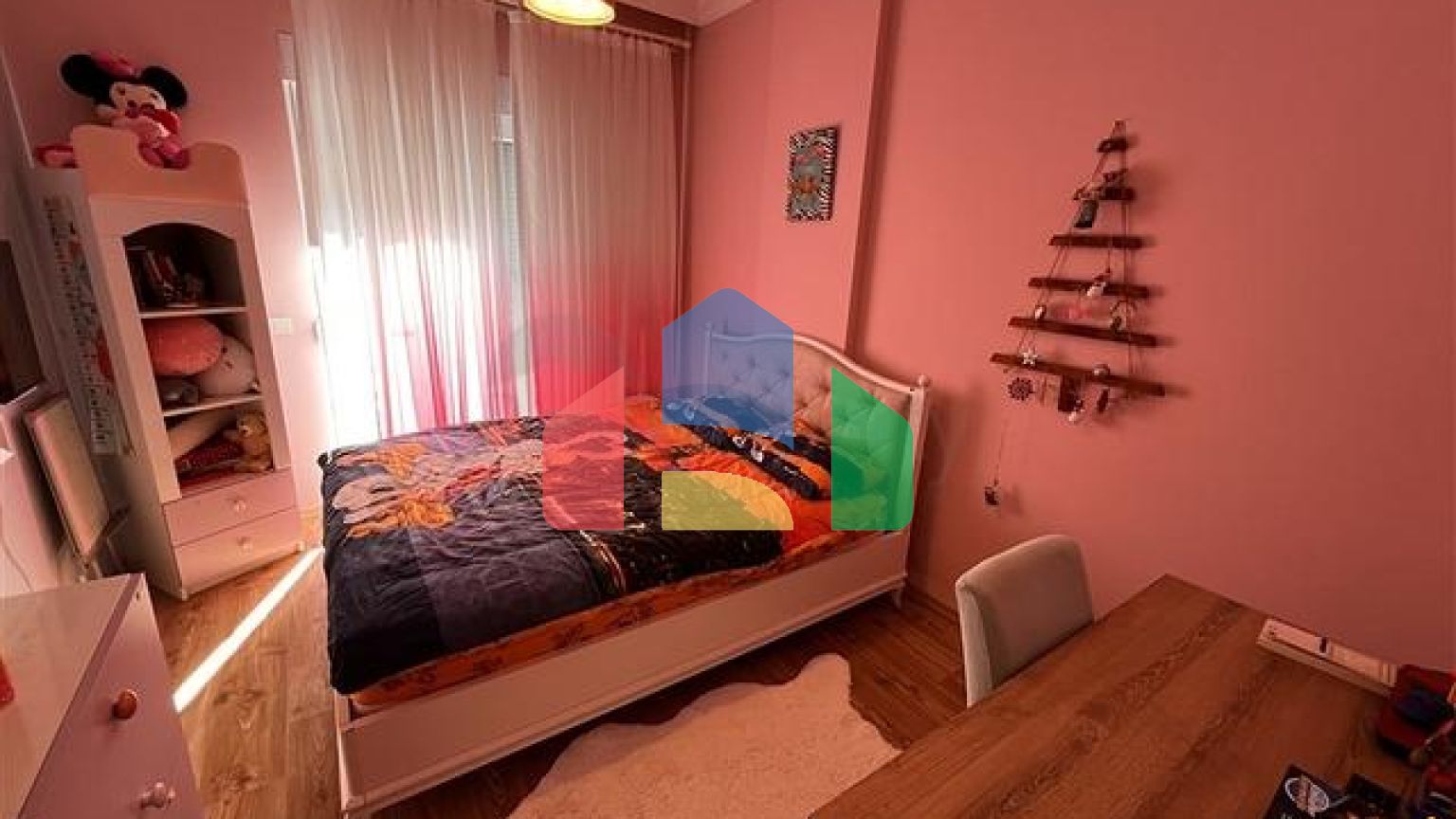 Простора мебльована квартира для життя в центрі Оба