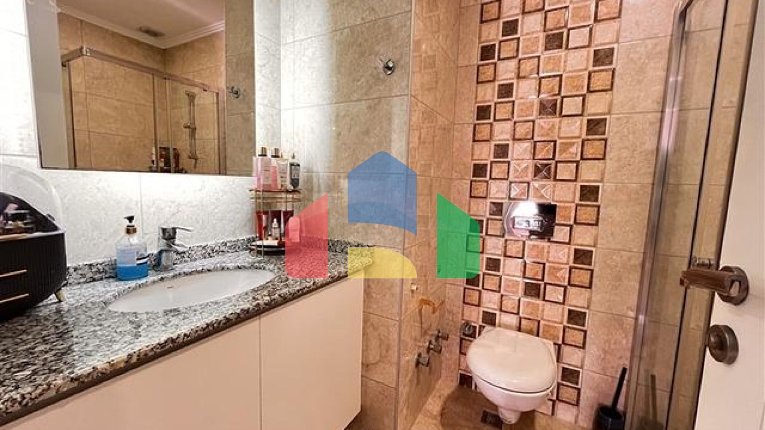 Простора мебльована квартира для життя в центрі Оба