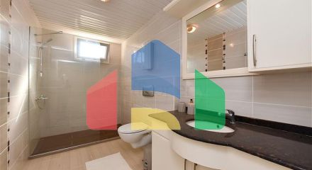 Простора квартира біля моря плануванням 2 + 1 в центральному районі Оба