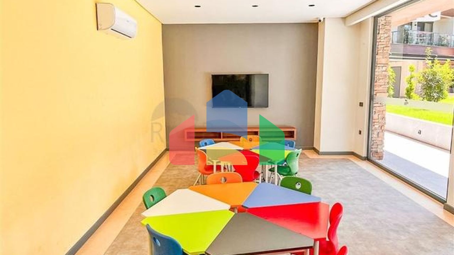 Просторная квартира 3+1 в новом комплексе с полной инфраструктурой