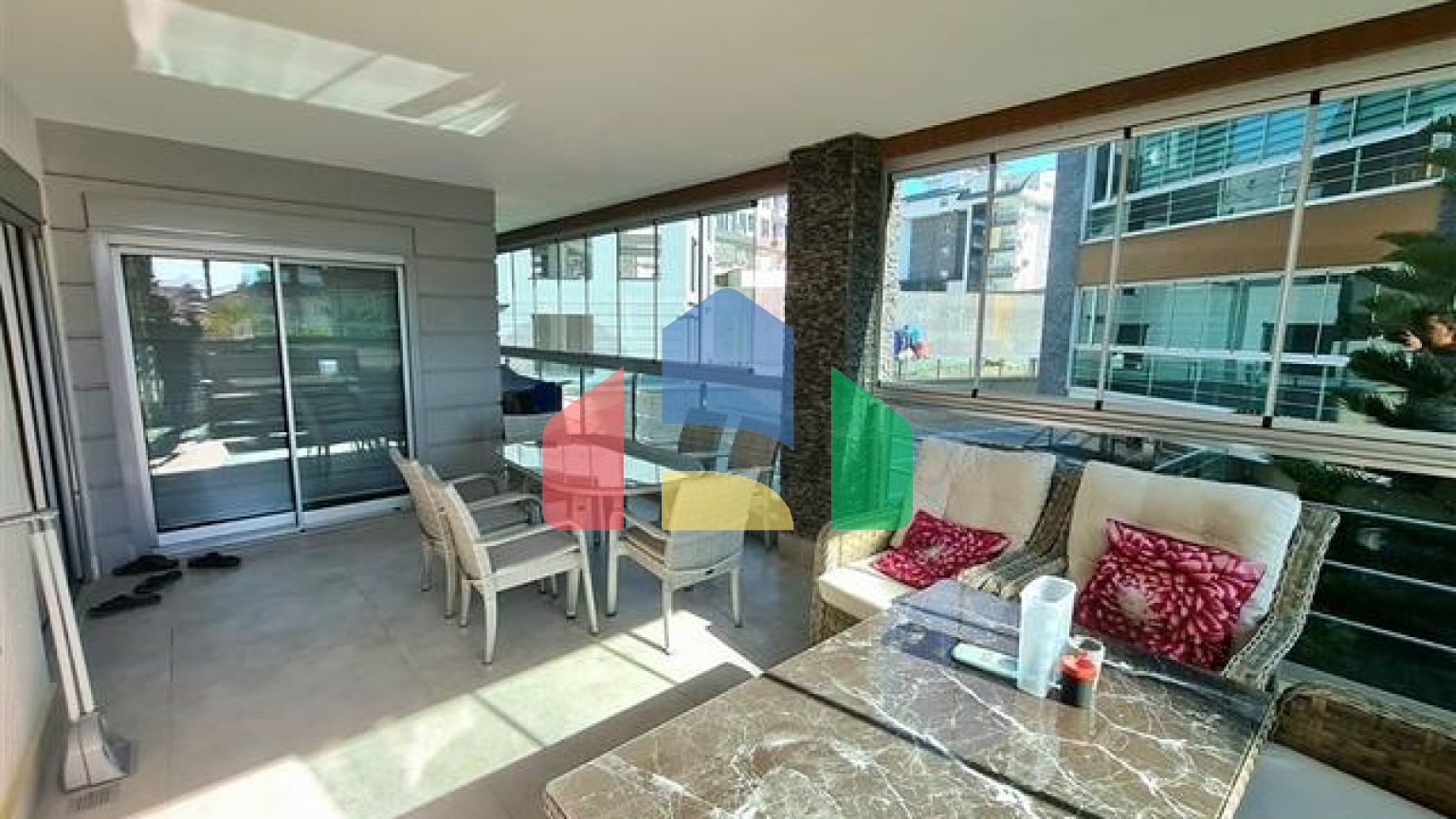 Квартира в шикарному комплексі плануванням 2 + 1 в елітному районі Оба