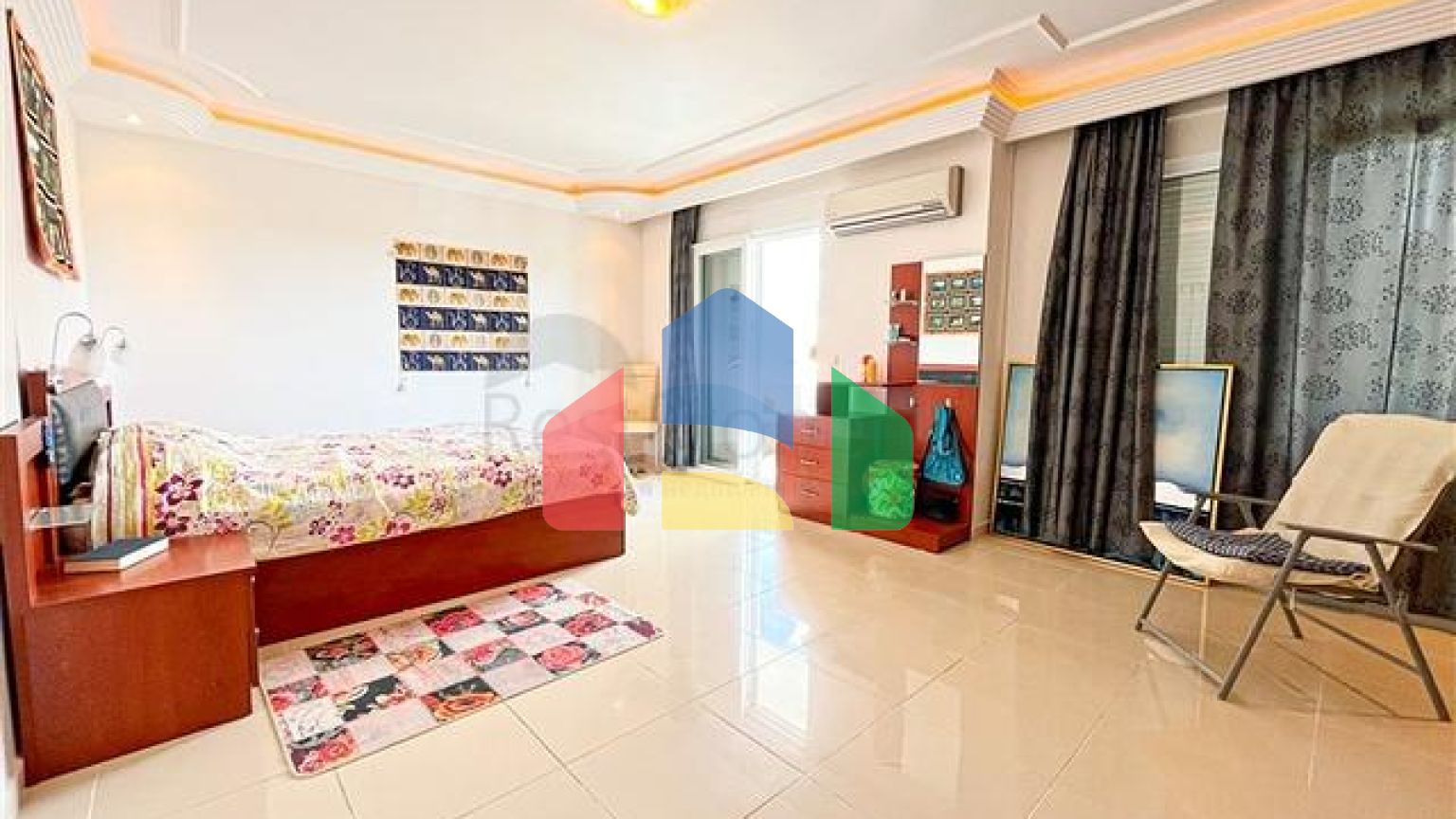 Просторная квартира с удобным местом расположения в районе Оба