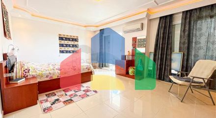 Просторная квартира с удобным местом расположения в районе Оба