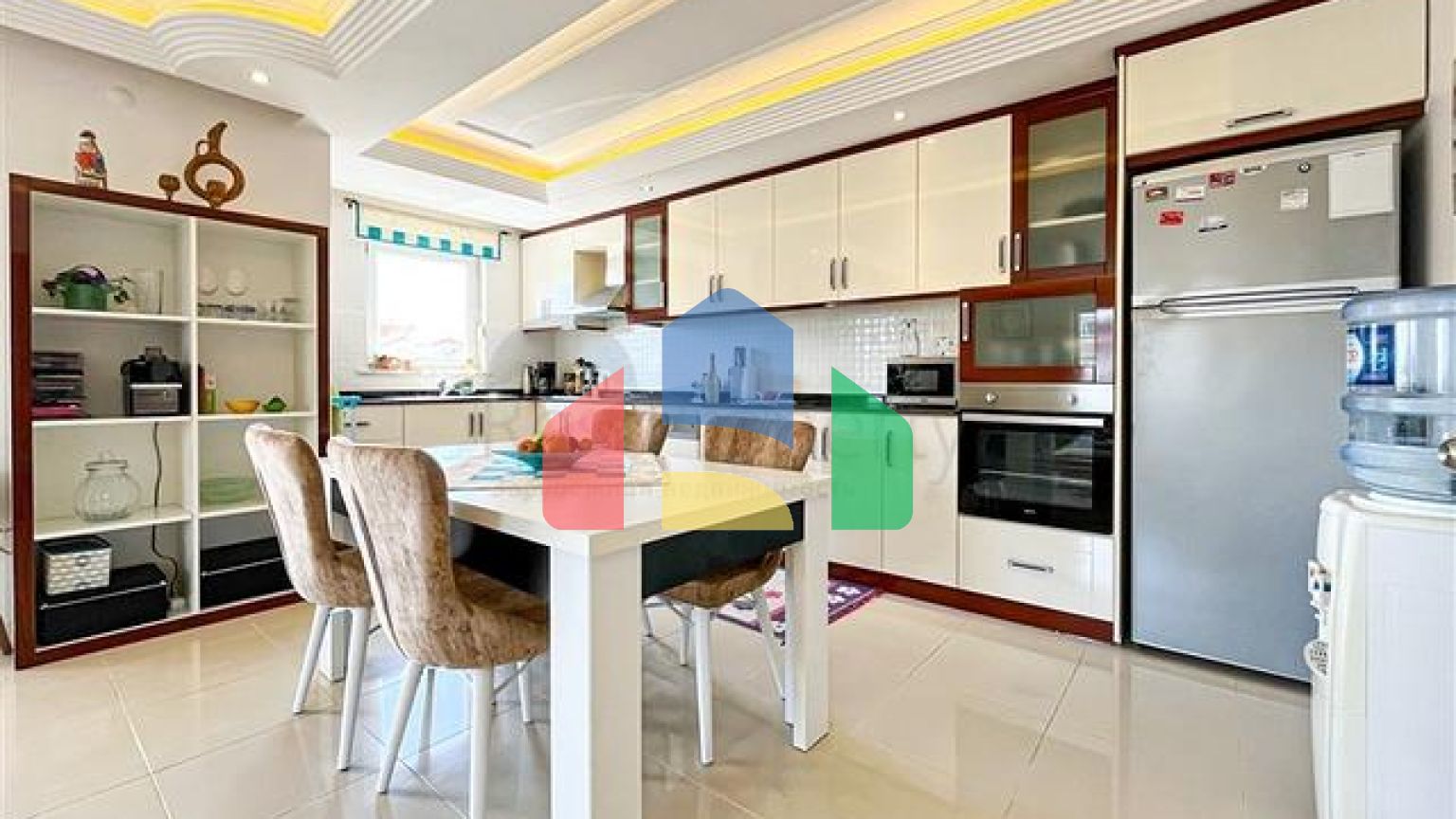 Просторная квартира с удобным местом расположения в районе Оба