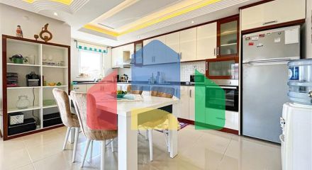 Просторная квартира с удобным местом расположения в районе Оба