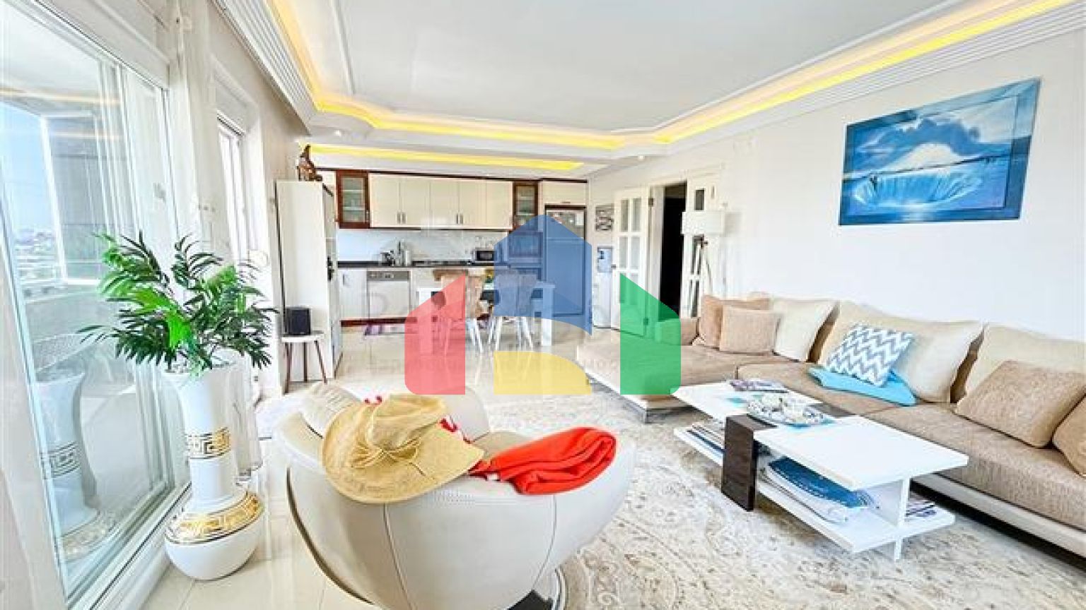 Просторная квартира с удобным местом расположения в районе Оба